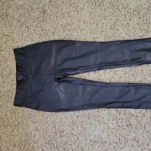 Medium, Sierra. Black leggings, 26x28